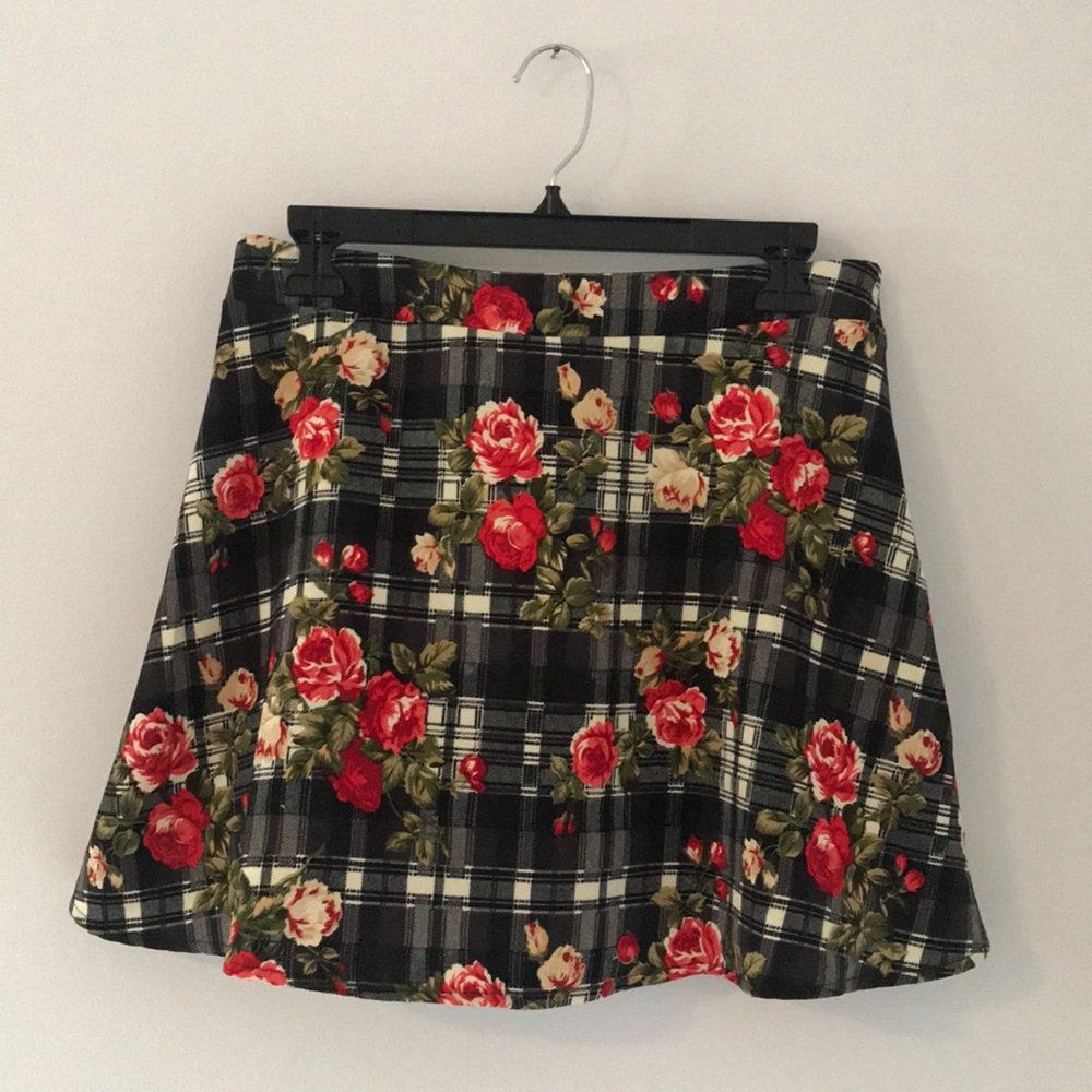 Tobi Mini Skirt- black and red floral